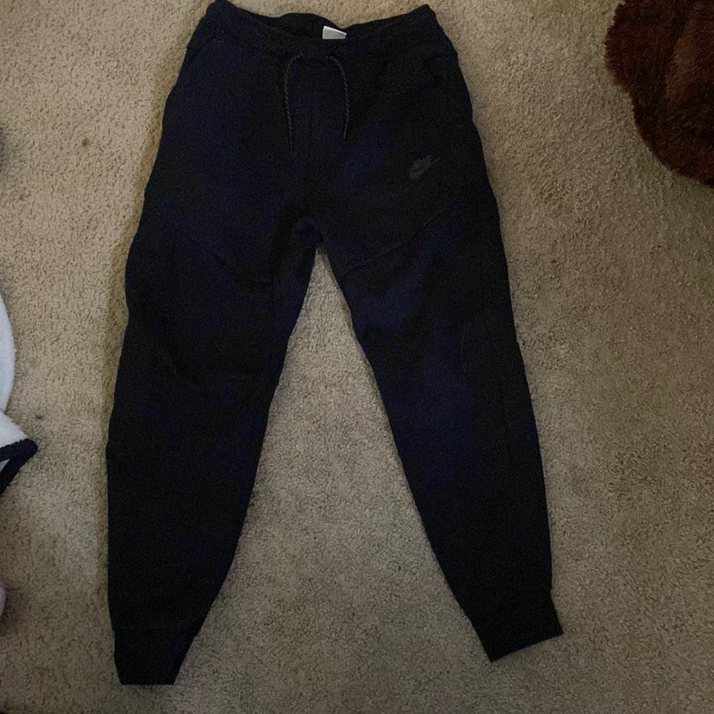 Nike tech joggers barely worn price firm paid $125
